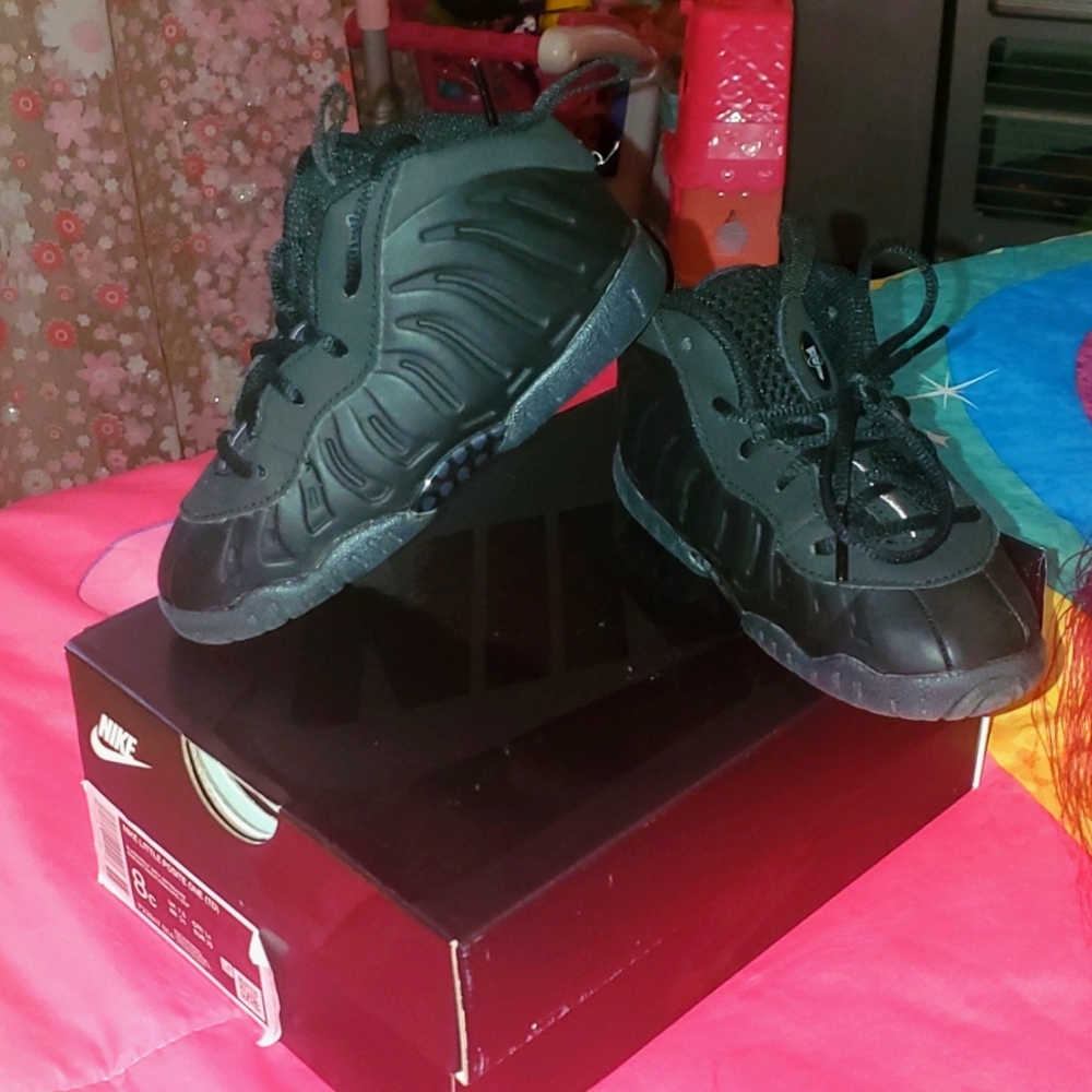 Nike little foams